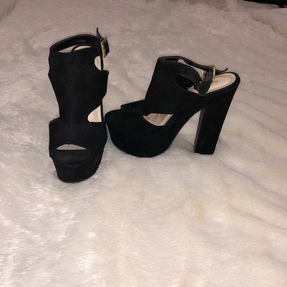 Black sandal heels